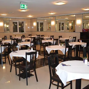 Hotel Donaustadt Kagran - At Metro U1, Wien